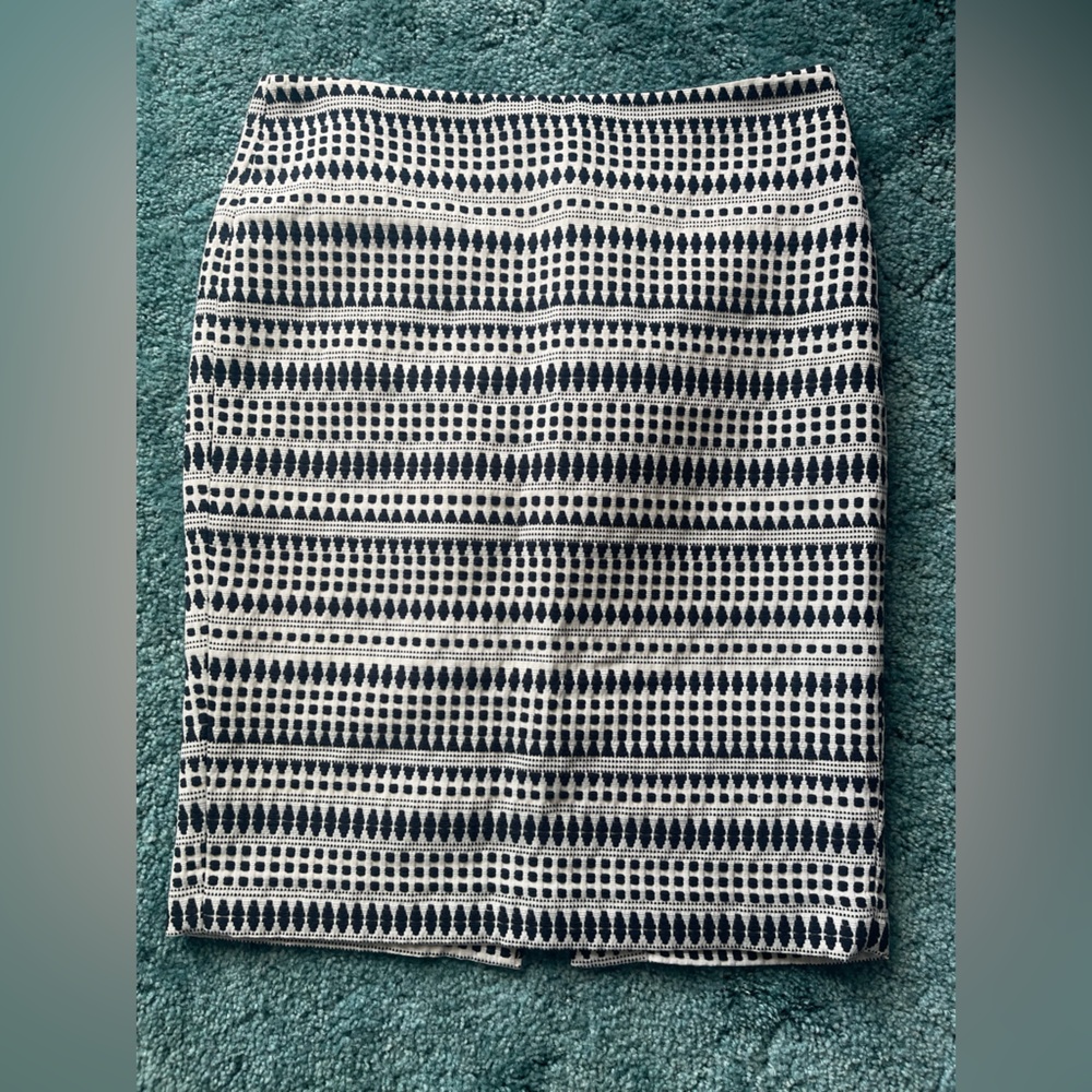 Loft B&W Textured Patterned Pencil Skirt
